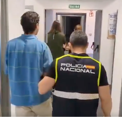 Rebeca García y su hermano oficialmente detenidos en Madrid +VIDEO