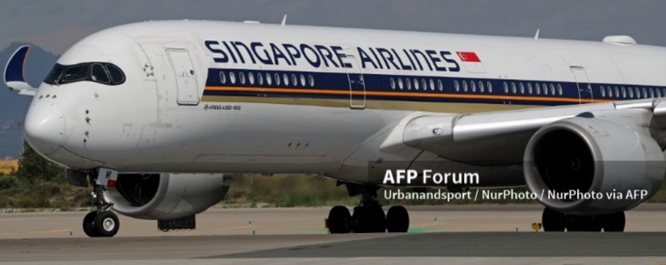 Un fallecido y 30 heridos dejó un vuelo de Singapore Airlines