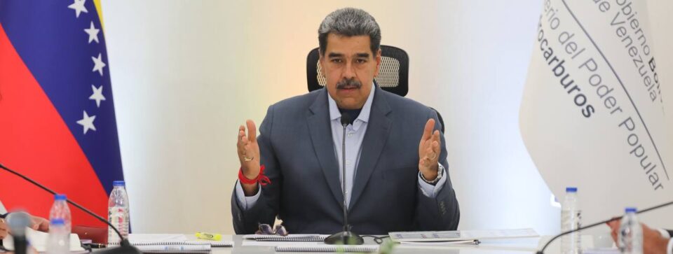 Maduro ofrece "alfombra roja" para empresas del sector petrolero