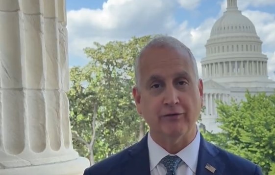 Díaz-Balart agradece a Trump por mantenerse firme contra la corrupta dictadura de Maduro
