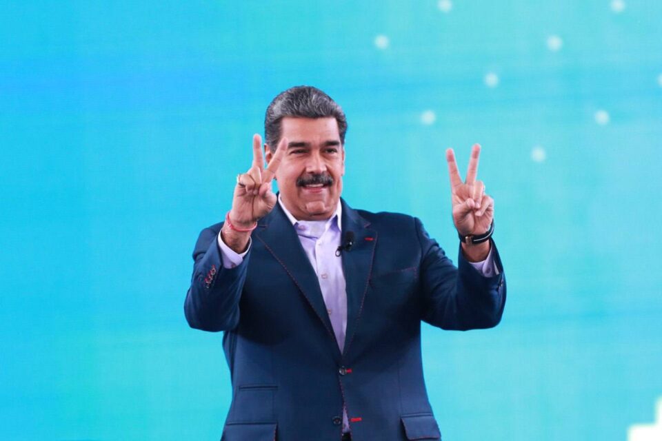 Maduro asegura que Rosales recibió el "voto castigo" por su "fracaso" en Zulia